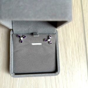 Clover shape earring with purple jewels